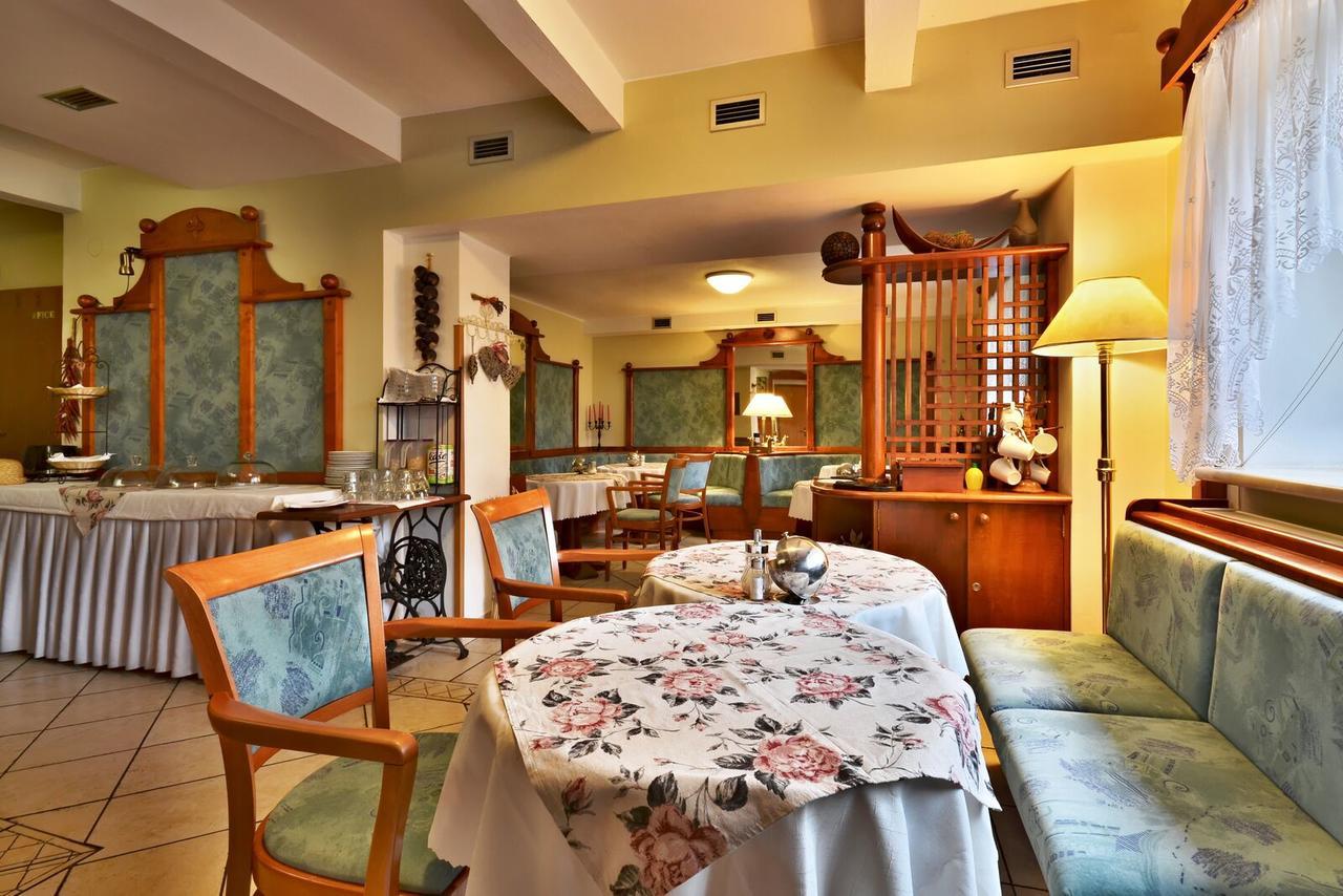 Hotel Villa Conti Písek Екстериор снимка